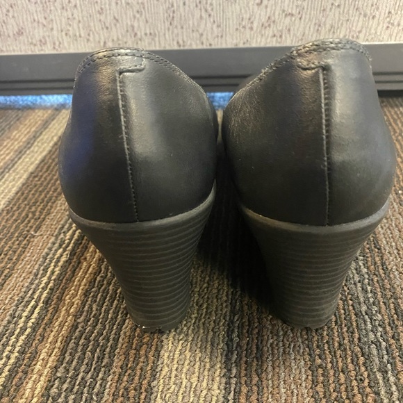 CROCS A-LEIGH closed Toe Wedge Black Leather Slip On Heel Shoe; Women’s Size 9 - Picture 6 of 8